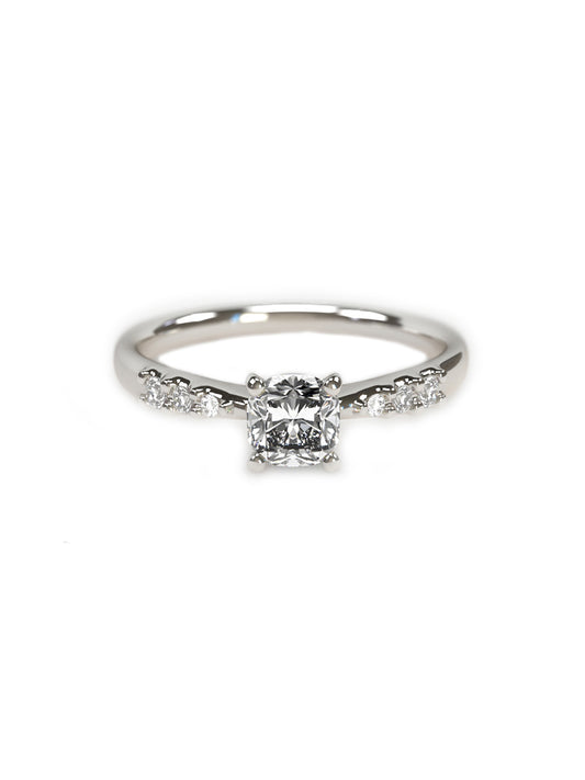 Montura estilo pavé 321 con diamantes laterales 0.12 ctw total