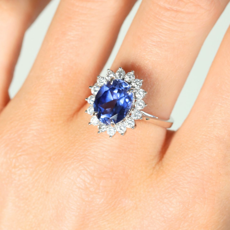 Anillo Oval de Zafiro