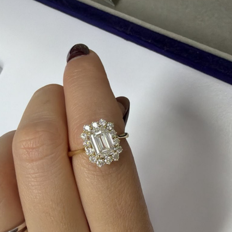 Anillo Emerald con Halo