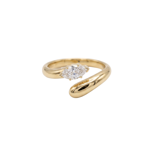 Anillo Orgánico con Marquise