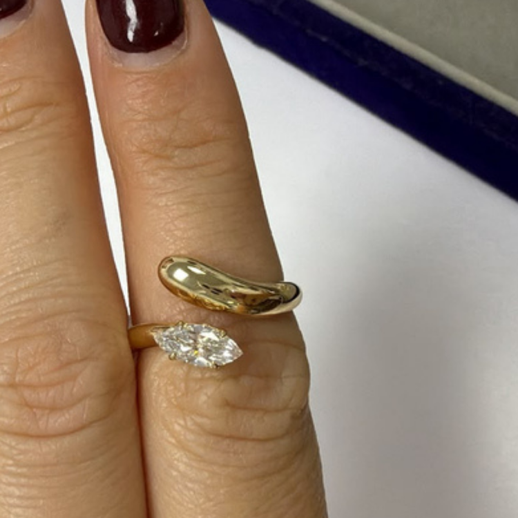 Anillo Orgánico con Marquise