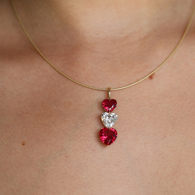 Collar triple corazón de rubí
