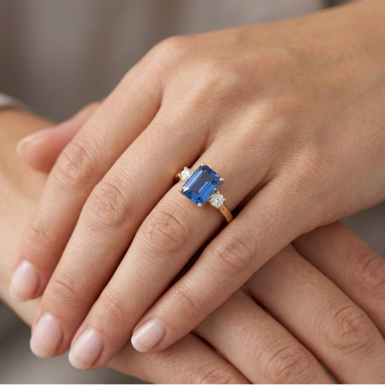 Anillo zafiro y diamantes