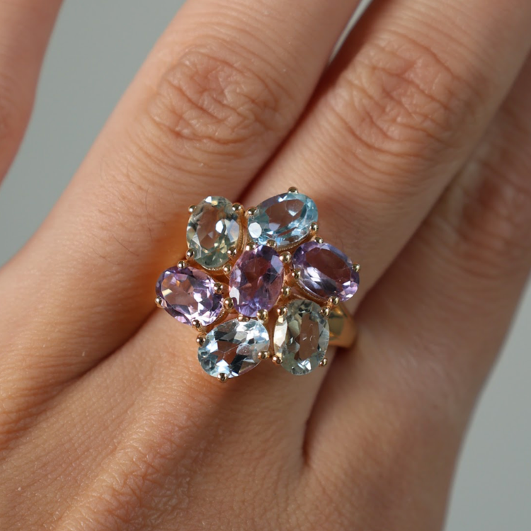 Anillo de amatistas y topacios