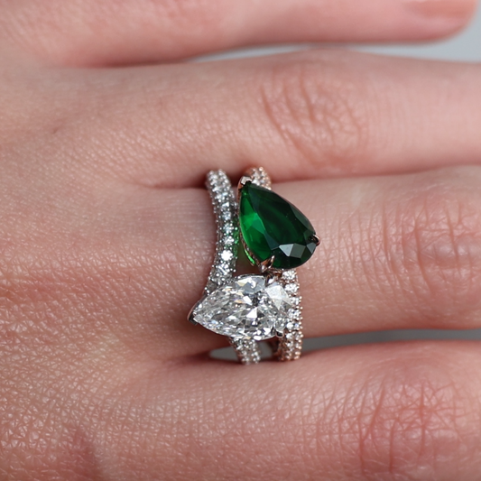 Anillo Two Stone Pear Pavé