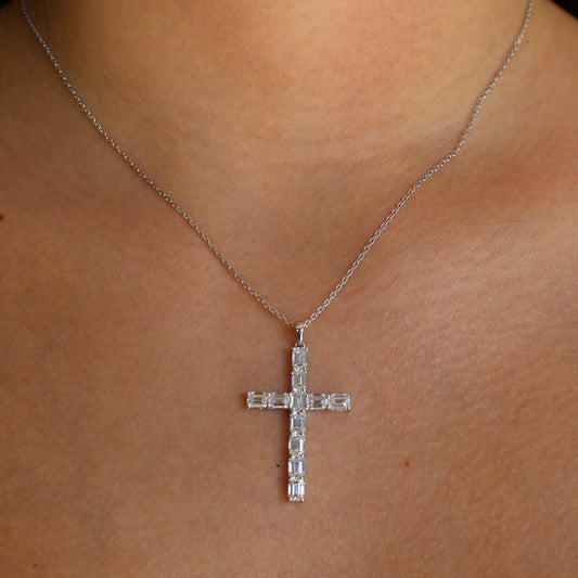 Collar Dije Cruz Diamantes Emerald