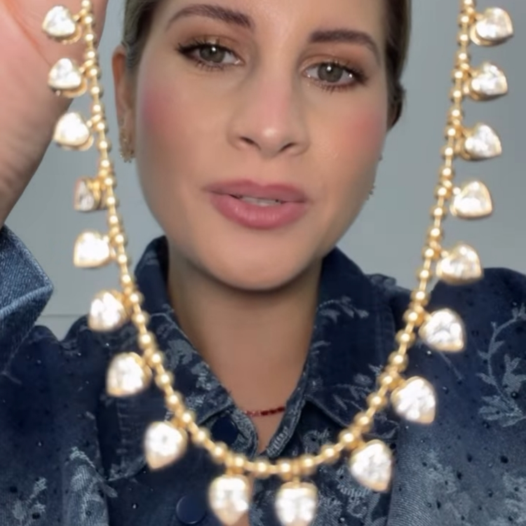 Collar con Corazones