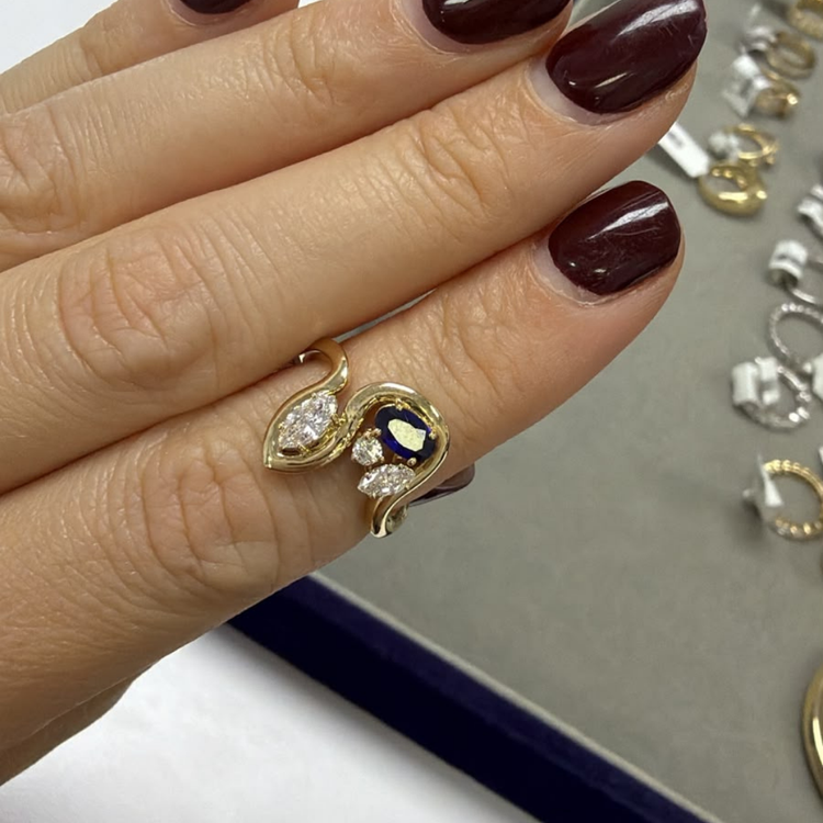 Anillo Curva con Diamantes y Zafiro