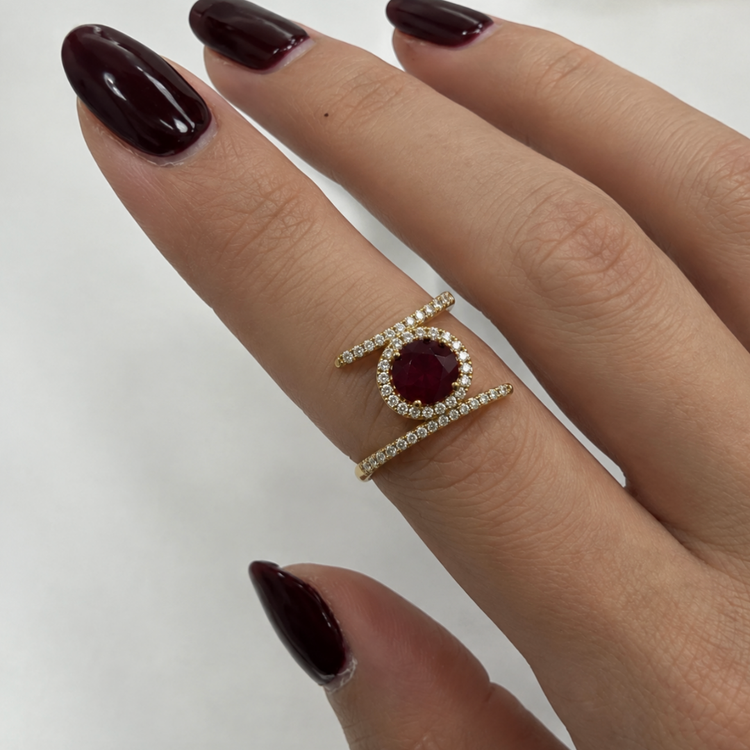 Anillo Rubi y Diamantes
