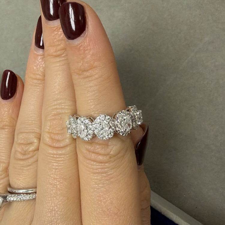 Anillo de Ovales con Halo