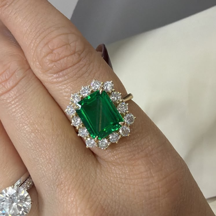 Anillo Esmeralda con Halo