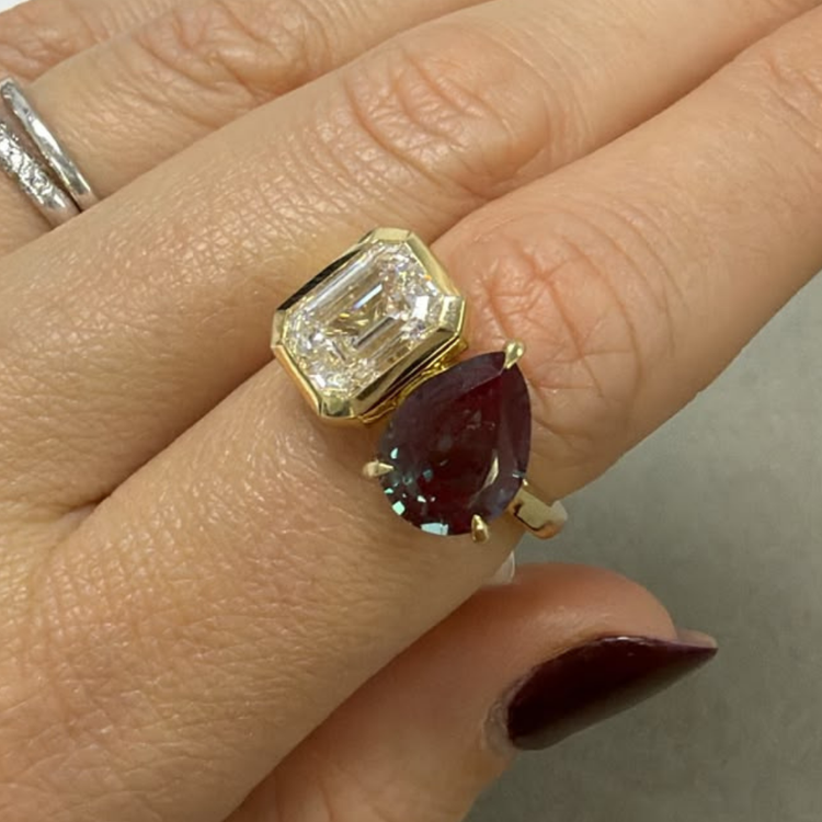 Anillo Toi et Moi Diamante y Alejandrita
