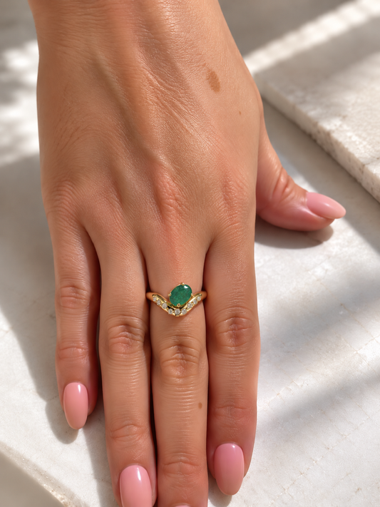 Anillo esmeralda con diamantes