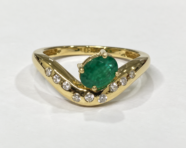 Anillo esmeralda con diamantes