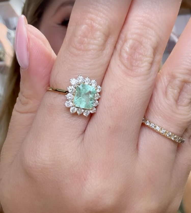 Anillo de Esmeralda Halo Diamantes