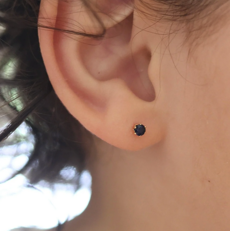 Studs de Zafiro .10 Ctw