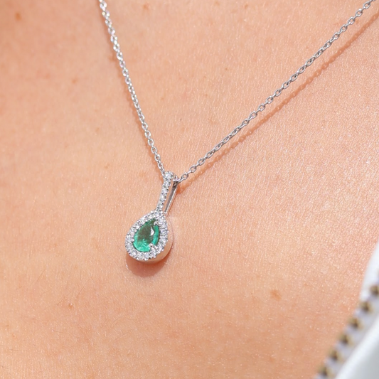 Dije de esmeralda con diamantes