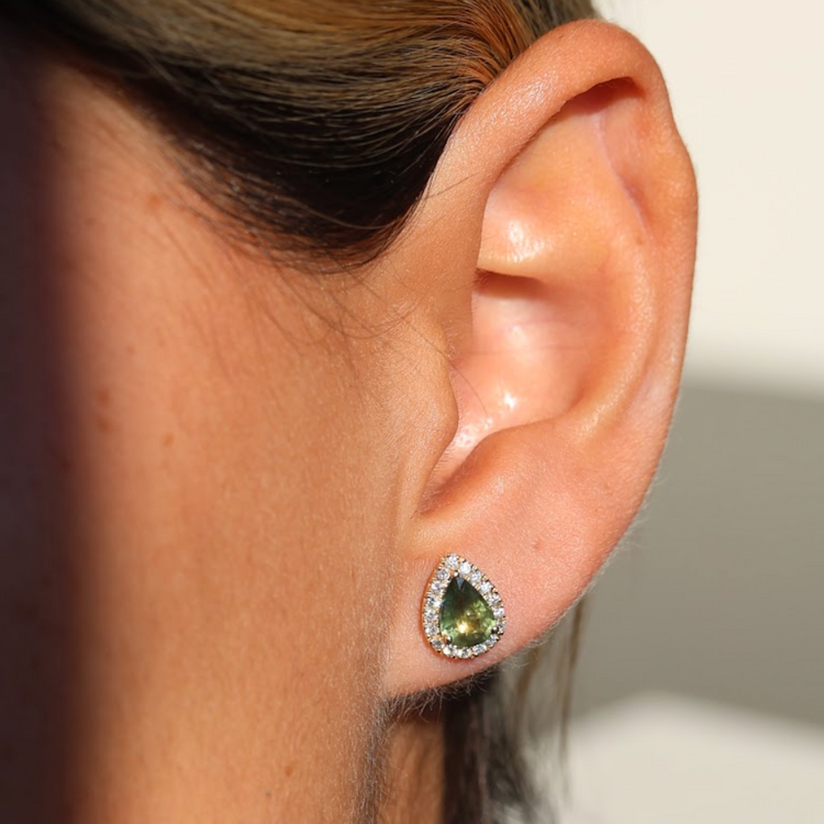 Studs Zafiro Verde Pera con Halo Diamantes