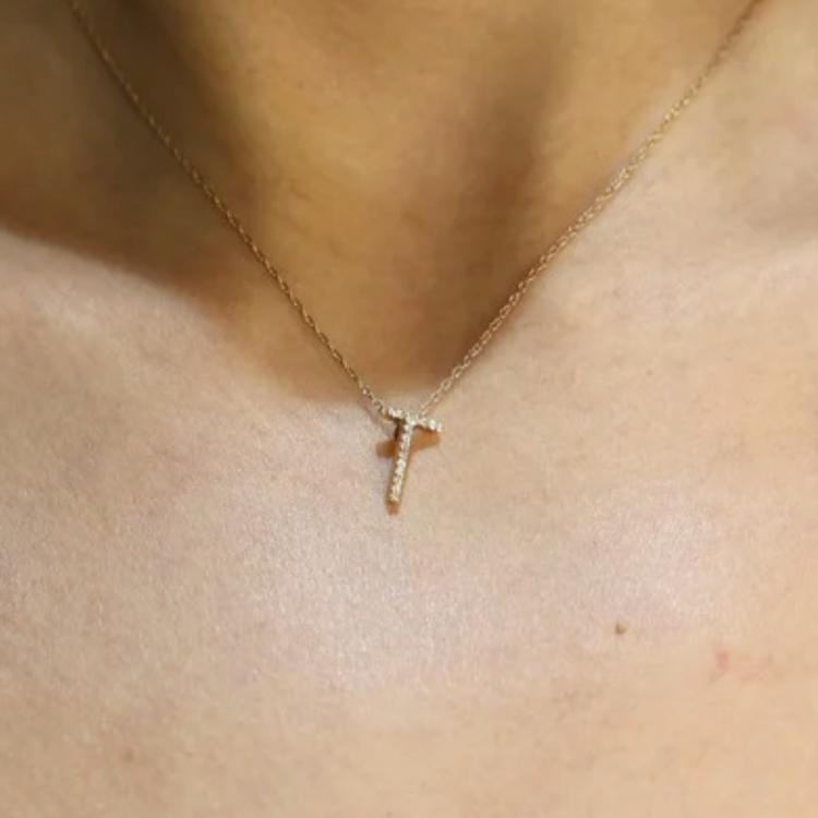Collar Inicial “T” Diamantes