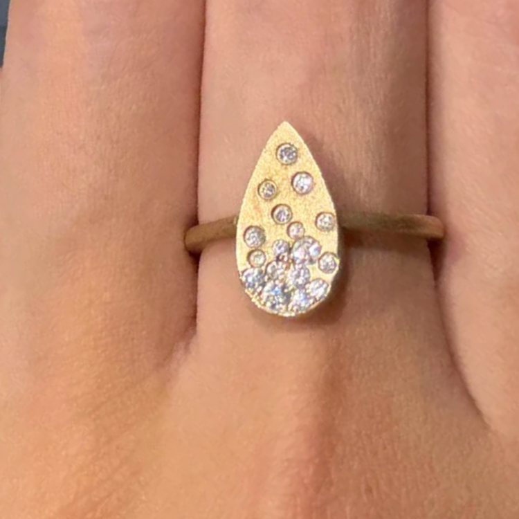 Anillo gota con Diamantes