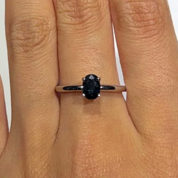 Anillo zafiro solitario