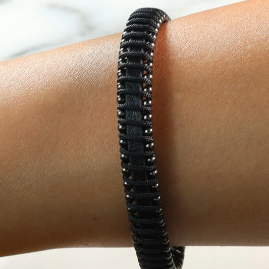 Pulsera Cuero Cordon Negro