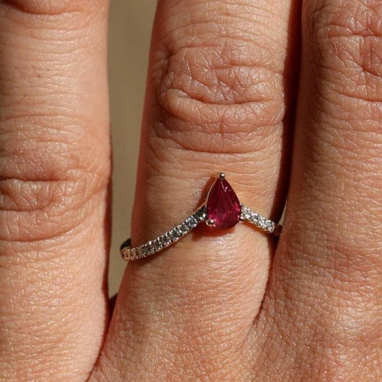 Anillo Rubí  Pavé Diamantes