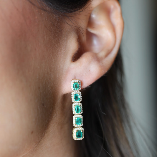Aretes Largos de Esmeralda con  Halo Diamantes
