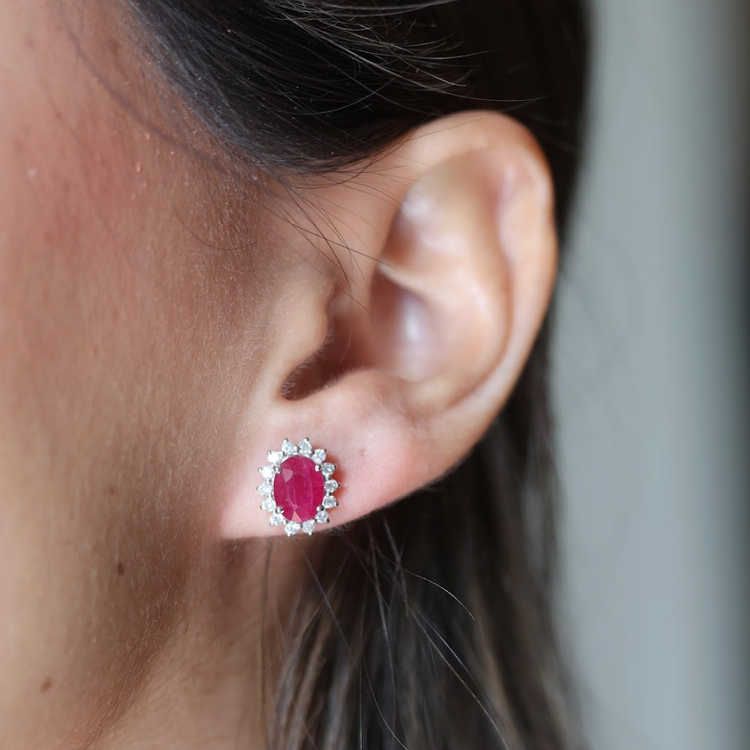 Studs de Rubi con Halo Diamantes