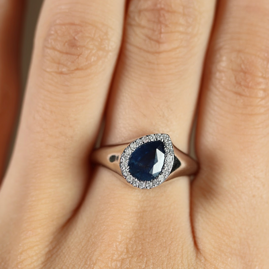 Anillo de Zafiro y Diamantes