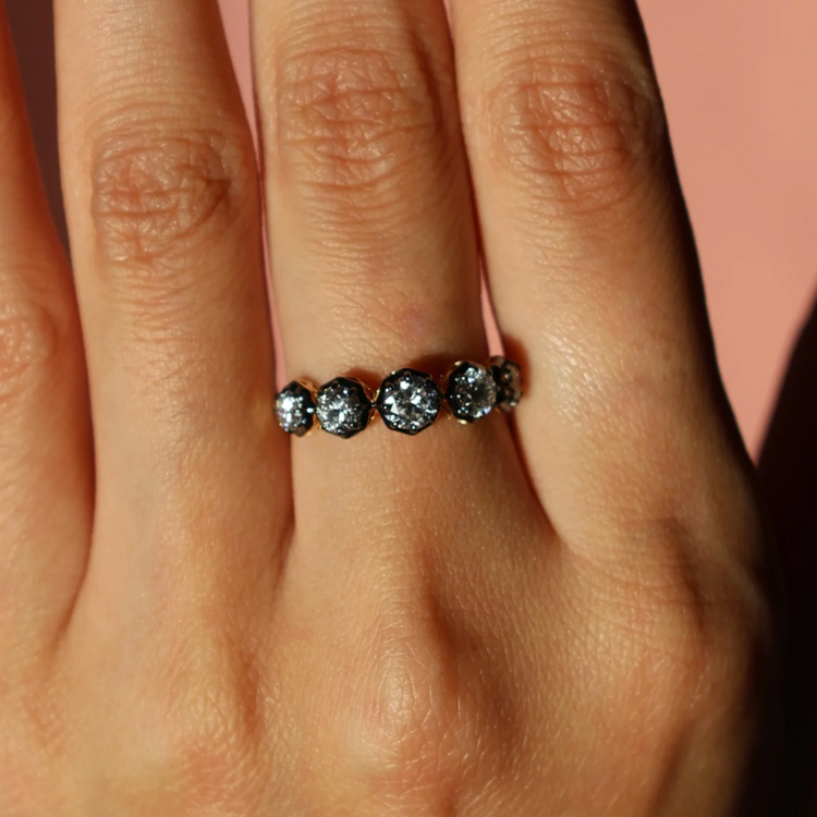 Anillo Diamantes Redondos Bisel