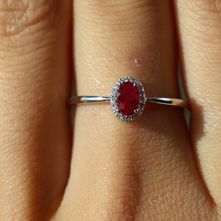 Anillo Rubí  Halo Diamantes