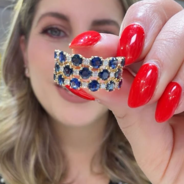 Anillo de zafiros y diamantes