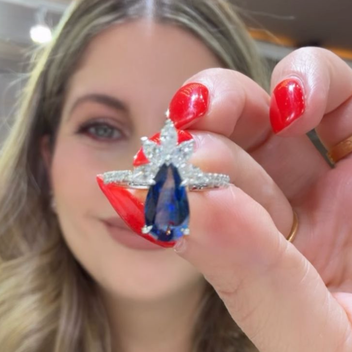 Anillo de zafiro y diamantes