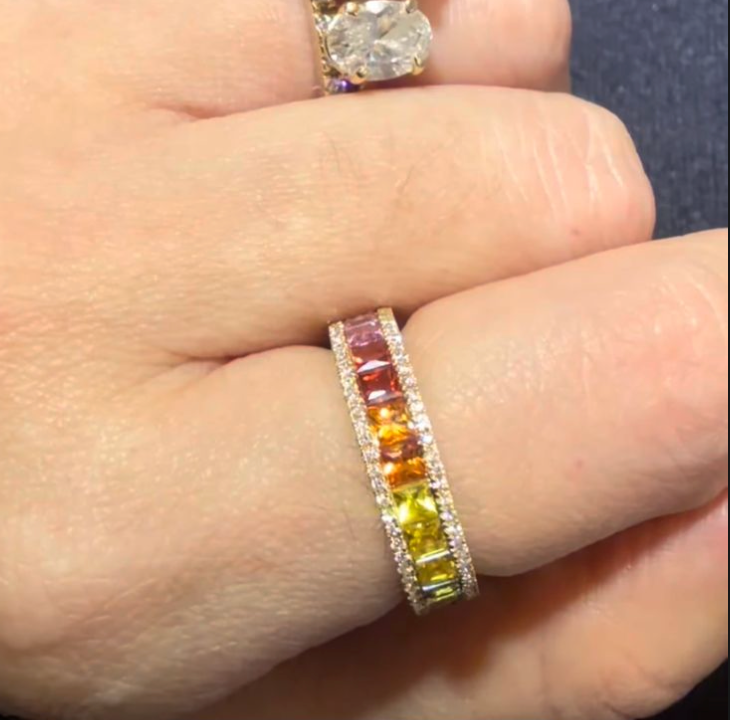 Anillo de zafiros y diamantes