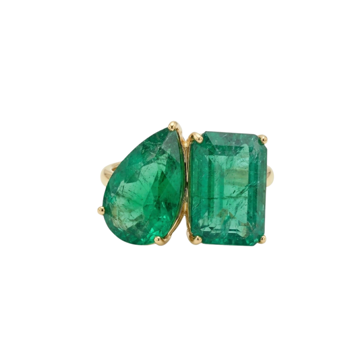 Anillo con 2 esmeraldas corte pera y esmeralda
