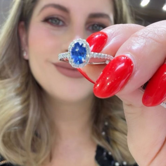 Anillo de zafiro y diamantes
