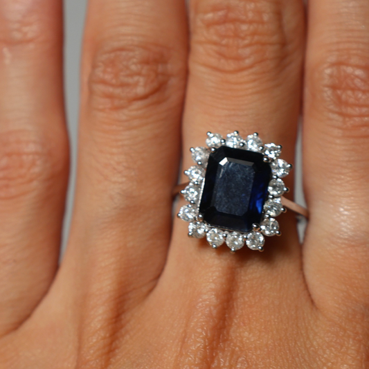 Anillo Zafiro Azul Diamantes