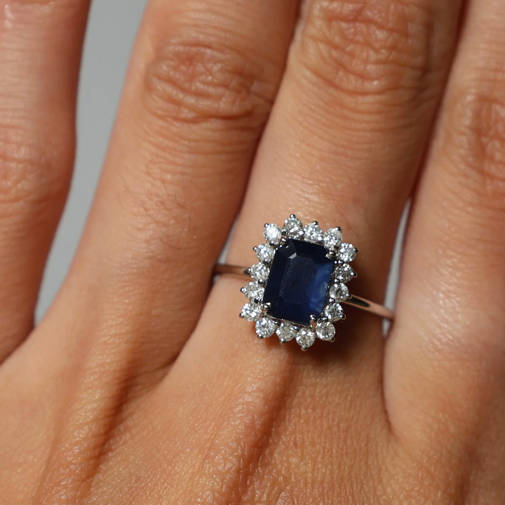 Anillo Zafiro Azul Diamantes