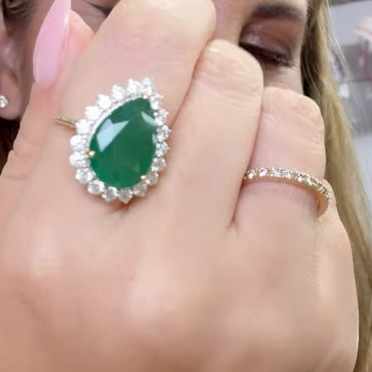 Anillo de Esmeralda pera