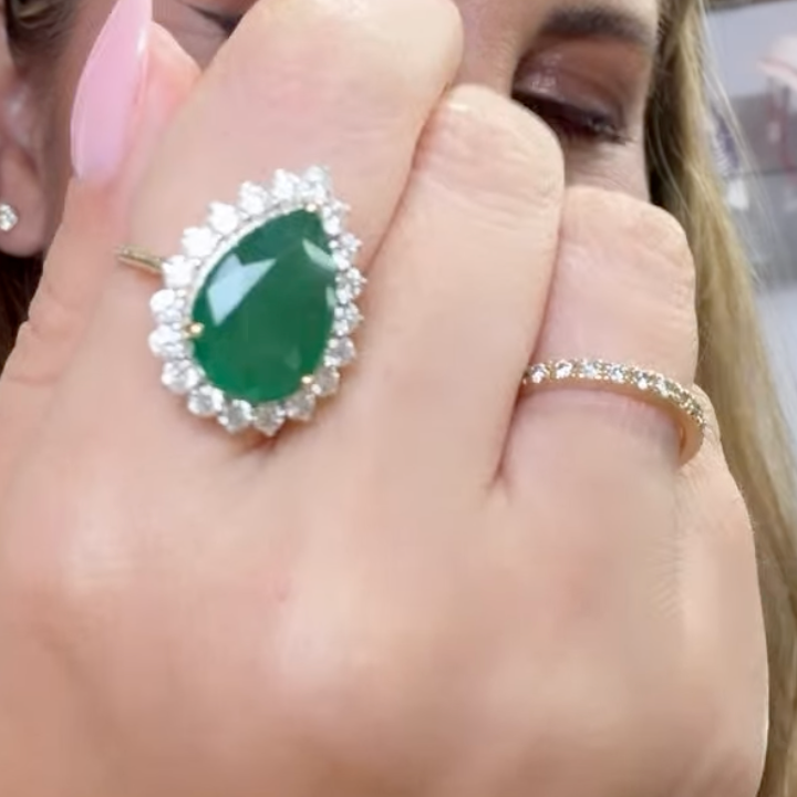 Pear-Shaped Emerald Ring