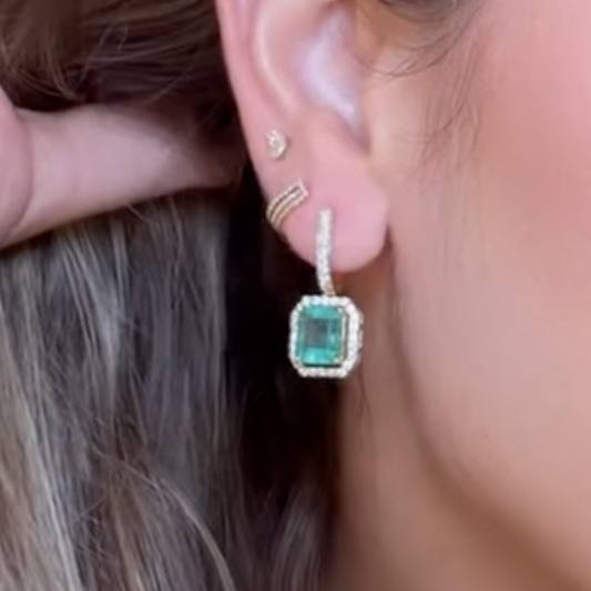 Aretes de esmeralda con halo