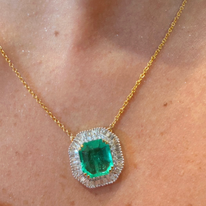 Collar de esmeralda y Diamantes