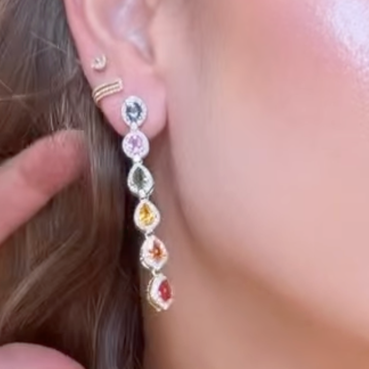 Aretes largos de zafiro con diamantes