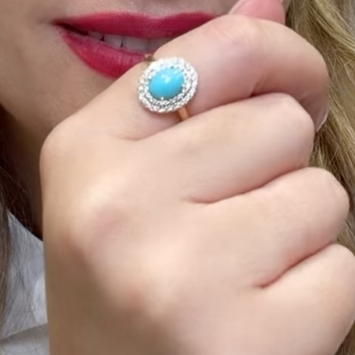 Anillo de turquesa con halo de diamantes