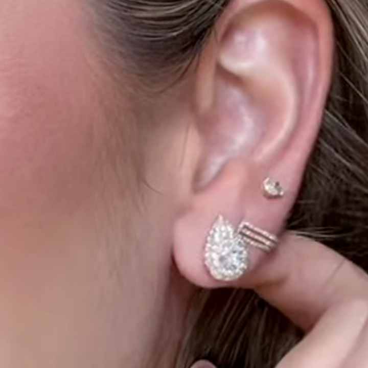 Aretes forma gota con diamantes