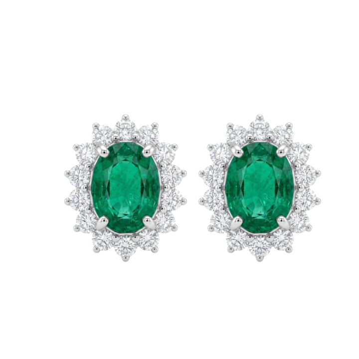 Aretes de esmeralda ovalada con diamantes