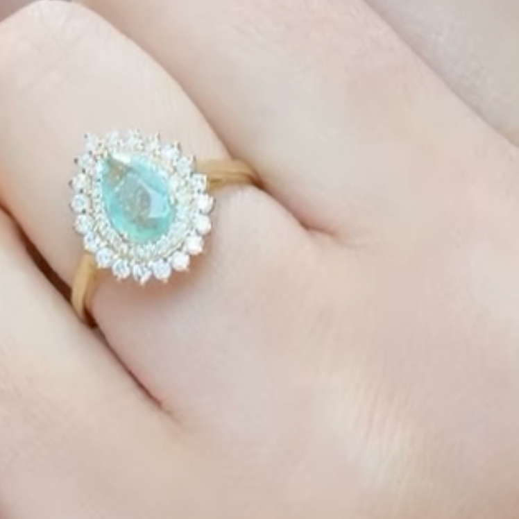 Anillo De Paraiba turmalina y diamantes