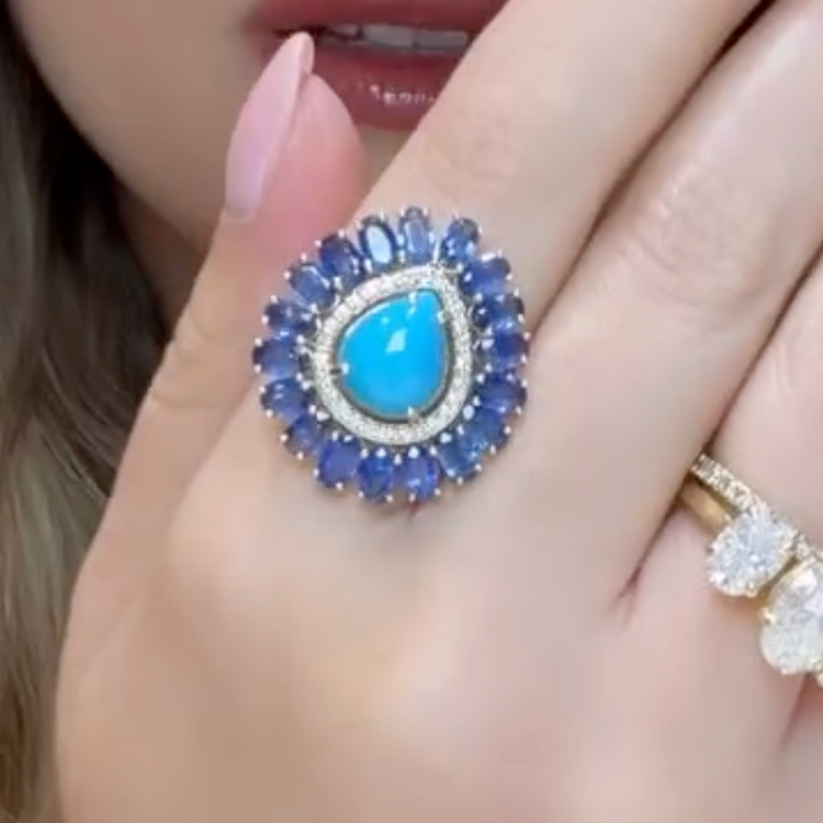 Anillo de turquesa, zafiro y diamantes