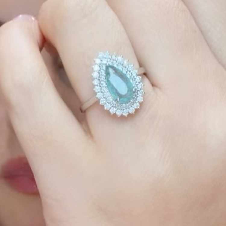 Anillo De Paraiba turmalina y diamantes